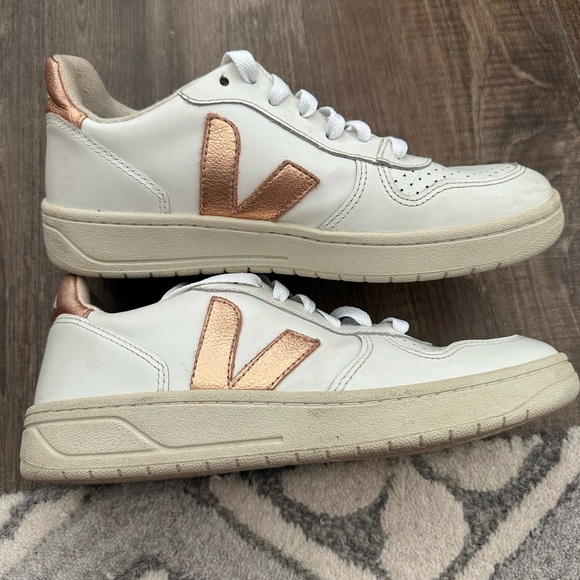 Veja Women's Cream and Rose Gold Sneakers - Picture 4 of 7